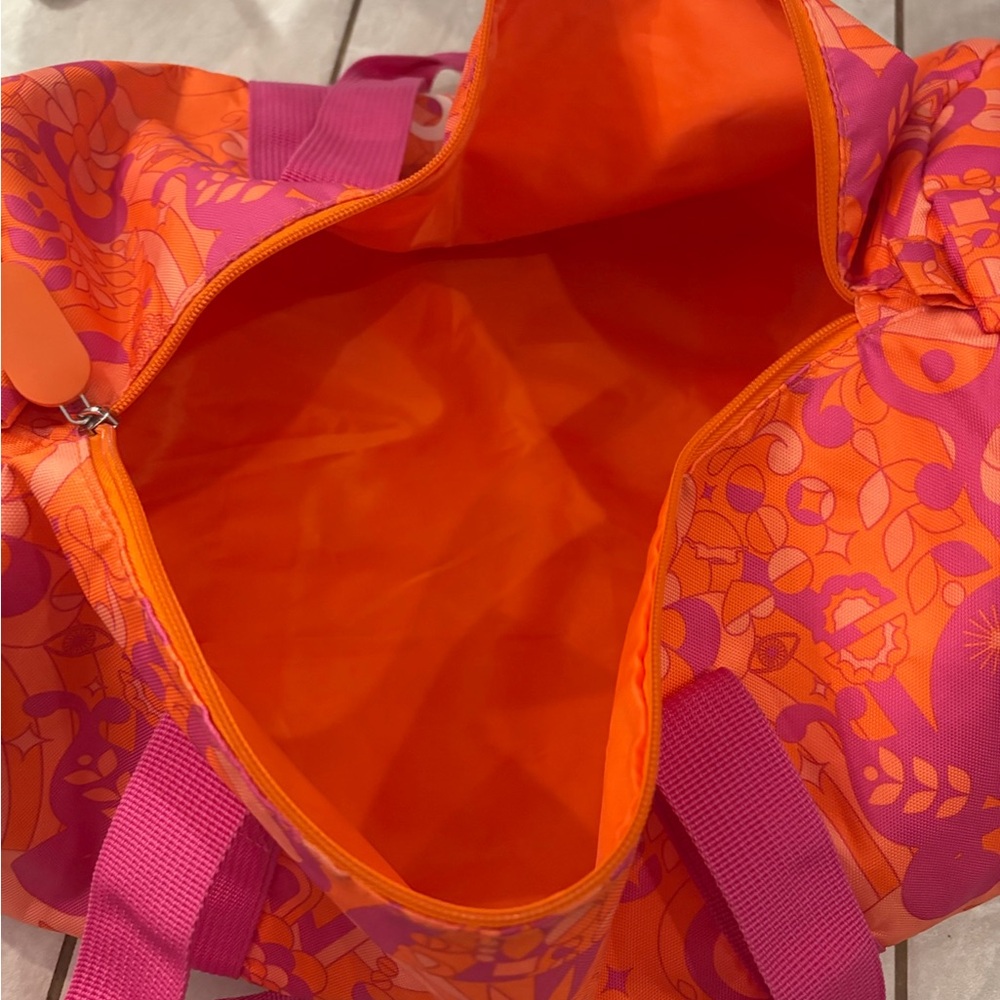 Amika Duffle Bag - Picture 4 of 4